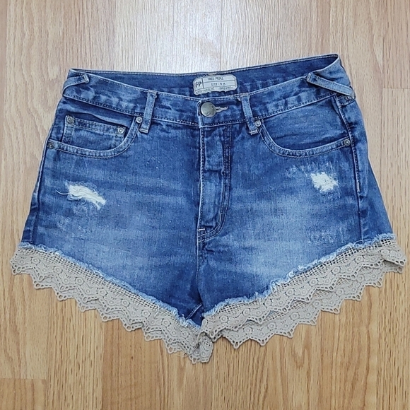 Free people distressed crocheted trim shorts - Picture 4 of 6